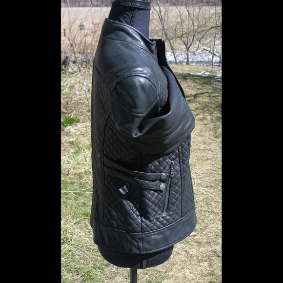 Short Black Quilted leather Jacket - Picture 3 of 4
